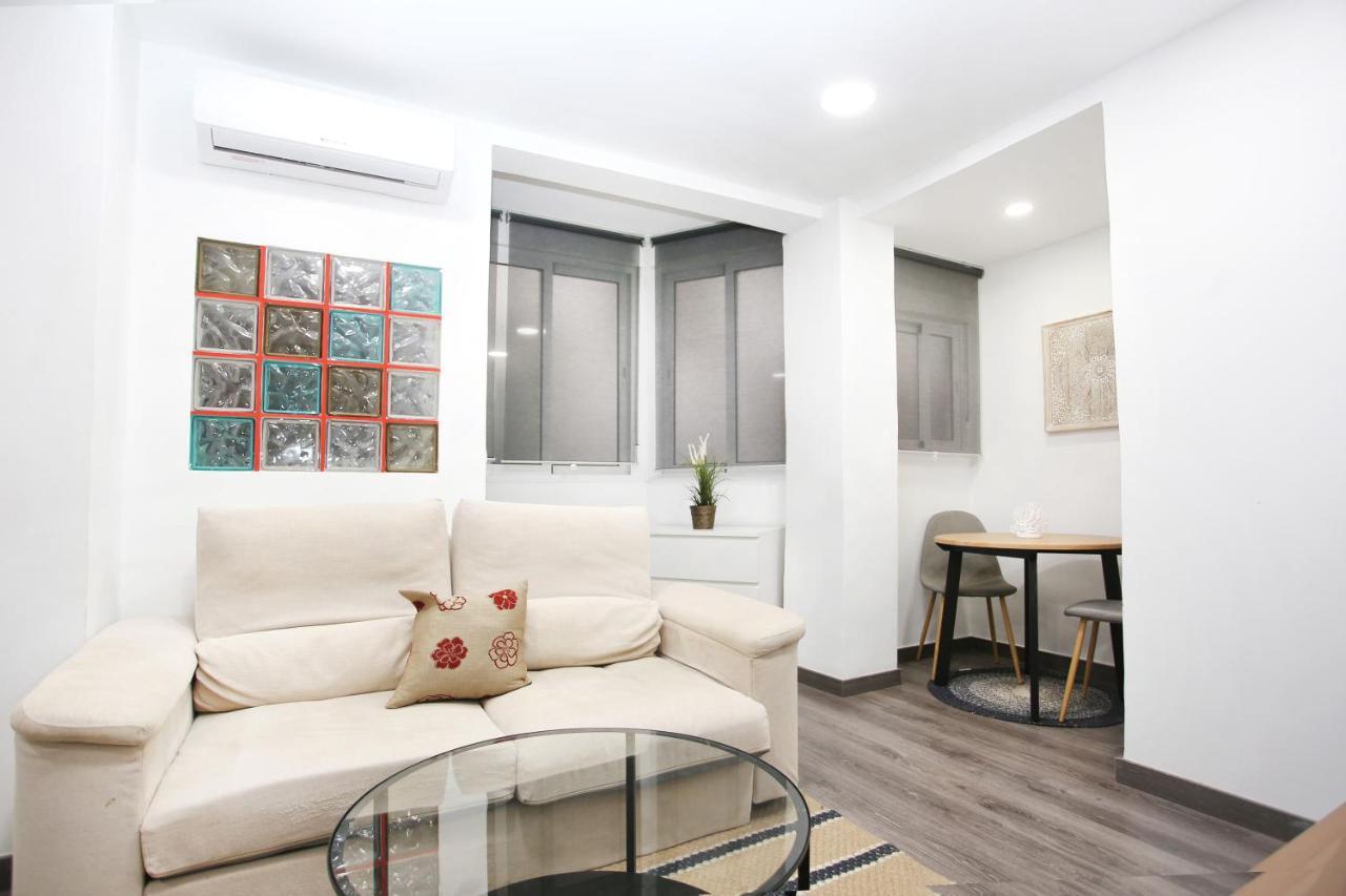Apartamento En Calle Mendoza - Zona Huelin & 300 Mts De La Playa Apartamento Málaga